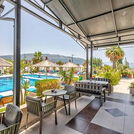 Beachfront With Hotel Facilities Vlore Exterior photo