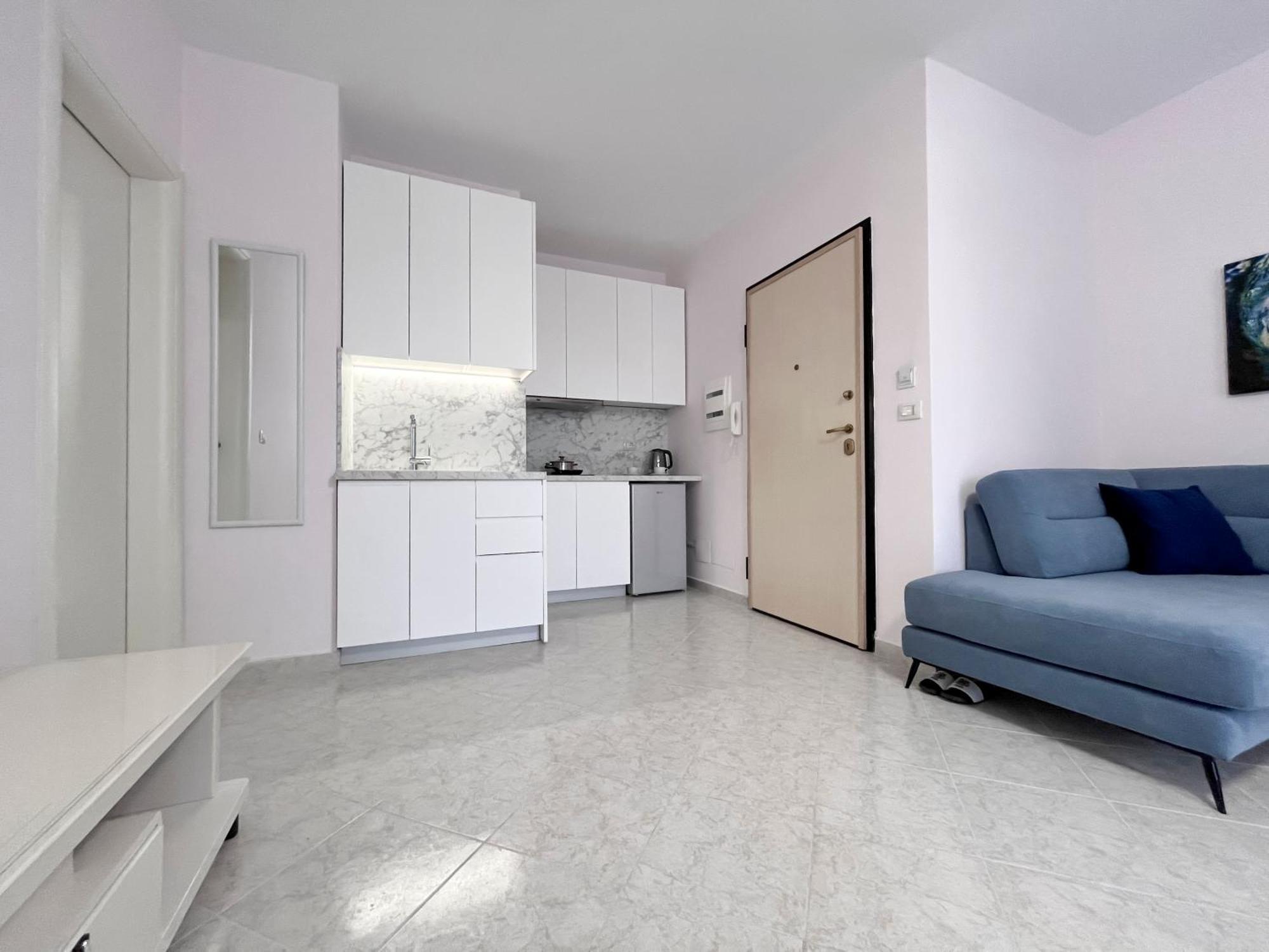 Beachfront With Hotel Facilities Vlore Exterior photo